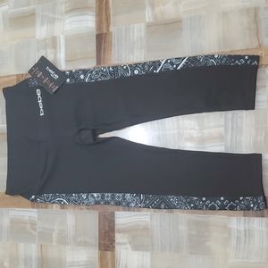 (MUST BUNDLE)NWOT Black Bandana Print Women's Capri| Size Medium